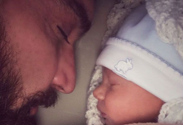 El actor Julián Gil publicó las primeras fotos de su hijo Matías (FOTOS)