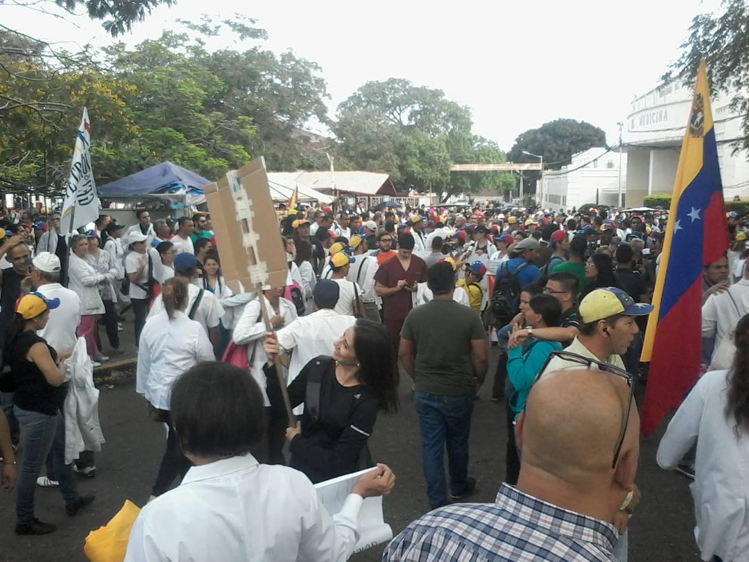 Médicos zulianos dicen presente en la marcha convocada este lunes (FOTOS+VIDEO)