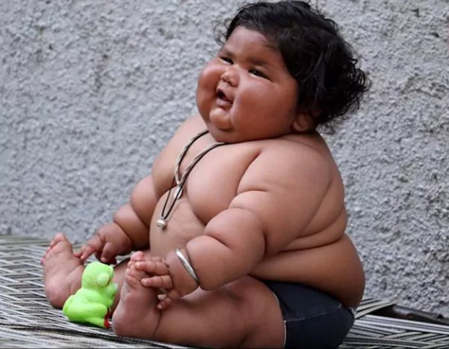 ¡Sorprendente! vea al bebé de 8 meses que pesa 17 kilos (FOTOS)
