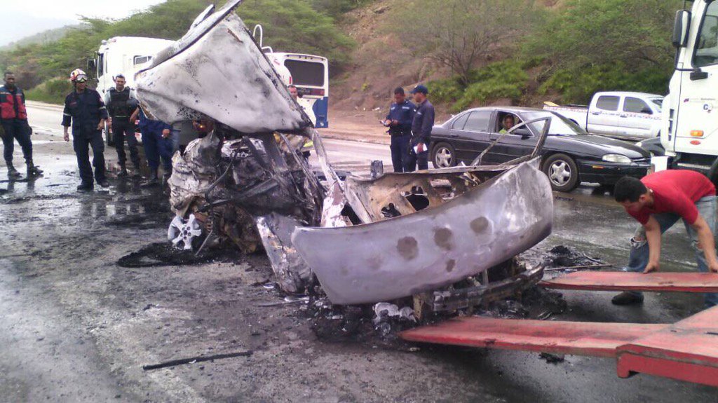 NO APTO PARA MENORES: Cinco fallecidos por accidente en Anzoátegui (+FOTOS)