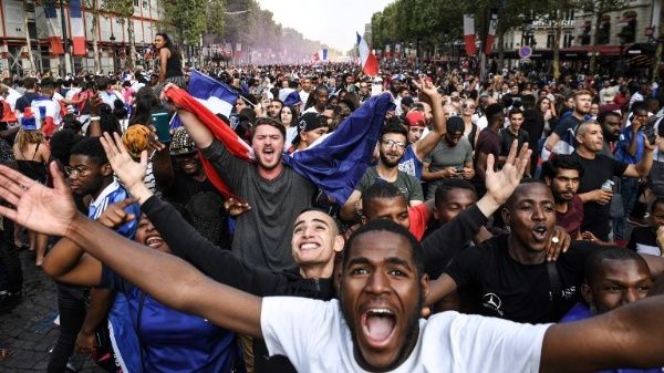 ¡DELIRANTES! Franceses celebraron con locura su campeonato
