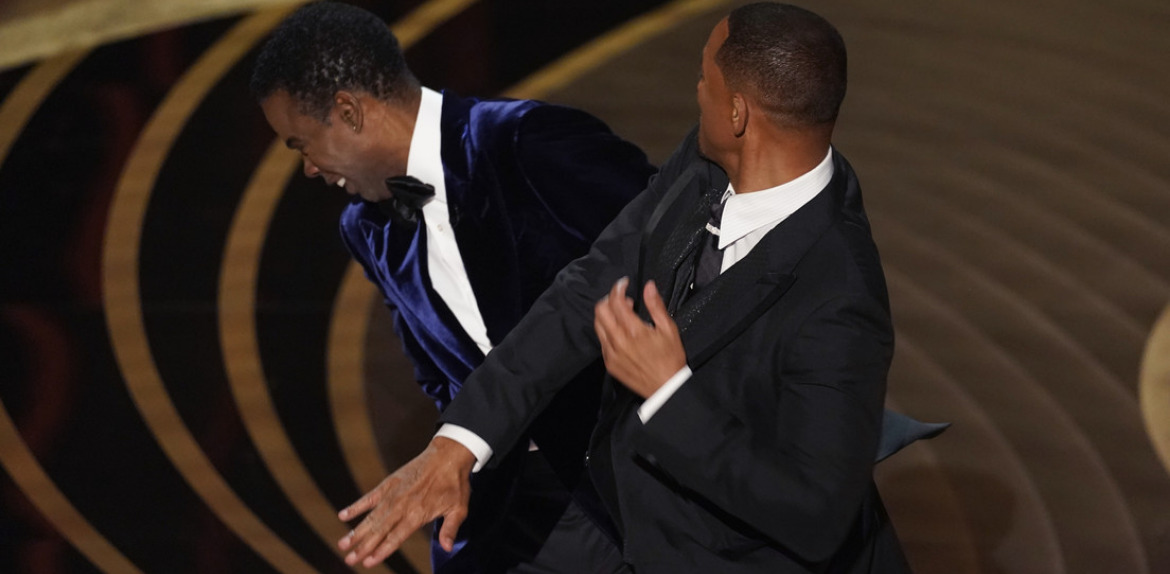 Will Smith bofetea a Chris Rock en los Oscar, al mejor estilo de Wollywoods.
