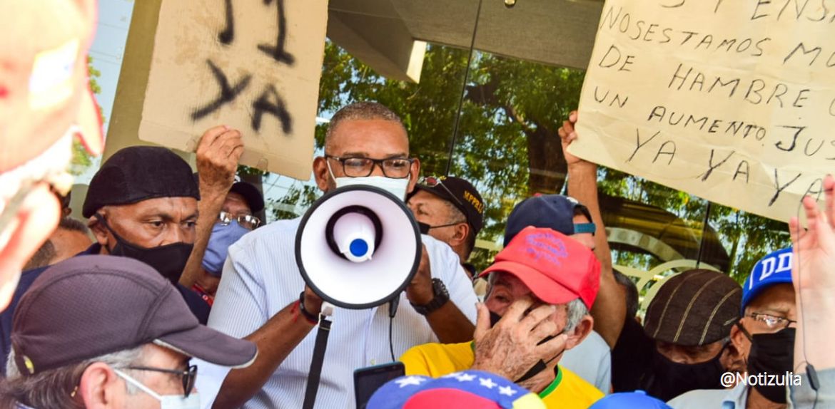 Jubilados y pensionados protestaron en el Zulia para rechazar el aumento salarial