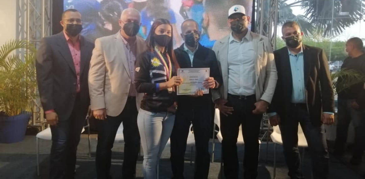 Gobernador Rosales premió a los atletas medallistas de los JDN Venezuela 2022  