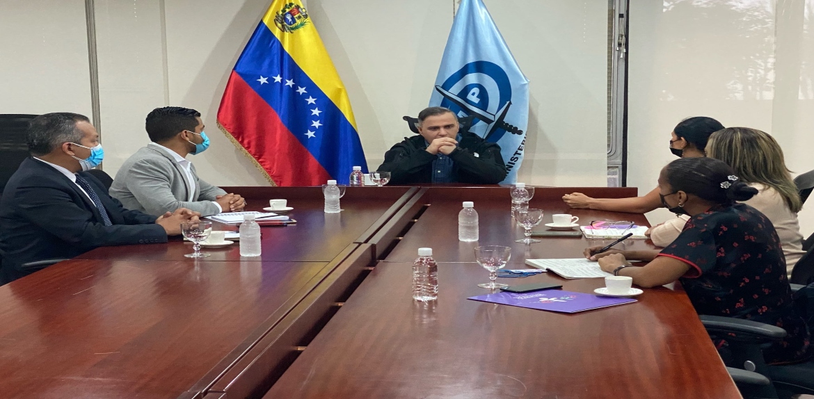 Fiscal Saab se reunió con familiares de víctima de femicidio en Caracas