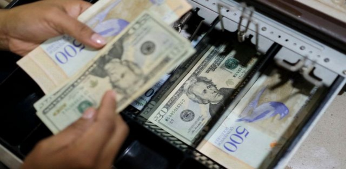 Ecoanalítica revela caída de 20% en los pagos en divisas
