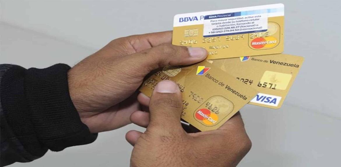 Venezolanos afirman que las tarjetas de crédito son «inútiles» en la actualidad