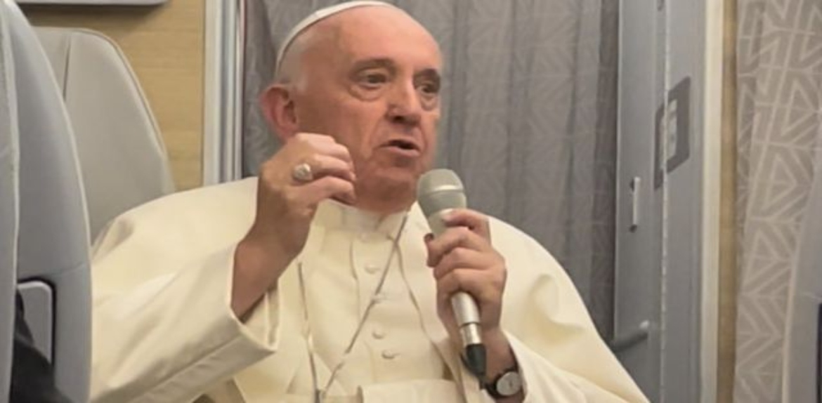 El Papa Francisco deja puerta abierta a la renuncia y dice que no sería una catástrofe