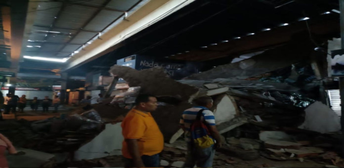 Se derrumbó local de dos plantas en Mercado Las Pulgas de Maracaibo