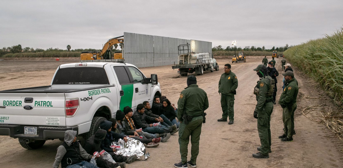 Gobernador de Texas, ordena trasladar a migrantes ilegales a la frontera.