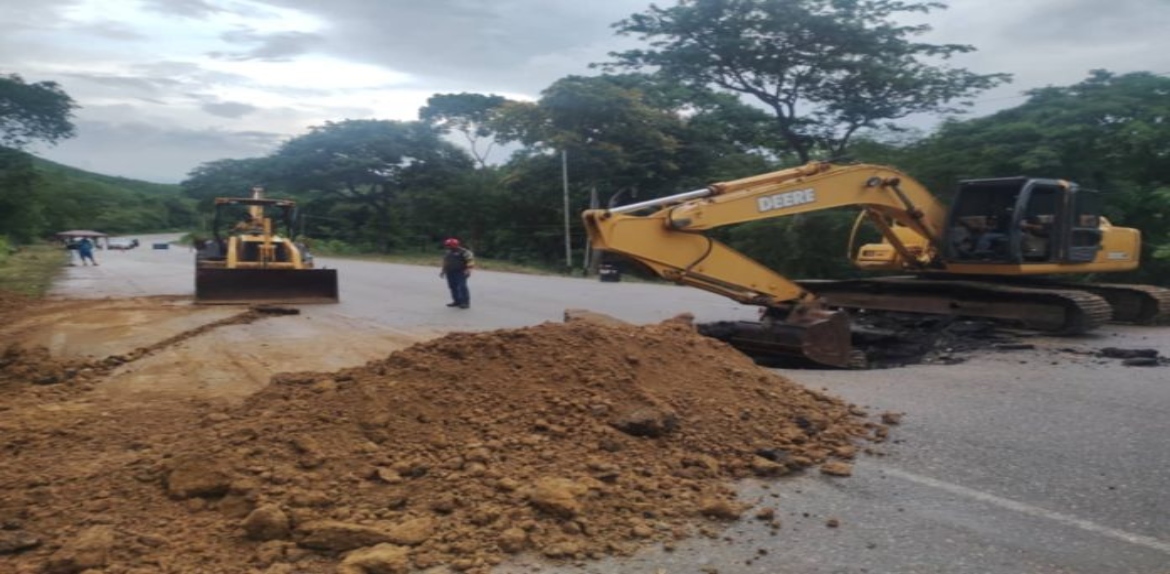 Comienza sustitución de tubería para reparar tramo de carretera Lara-Zulia