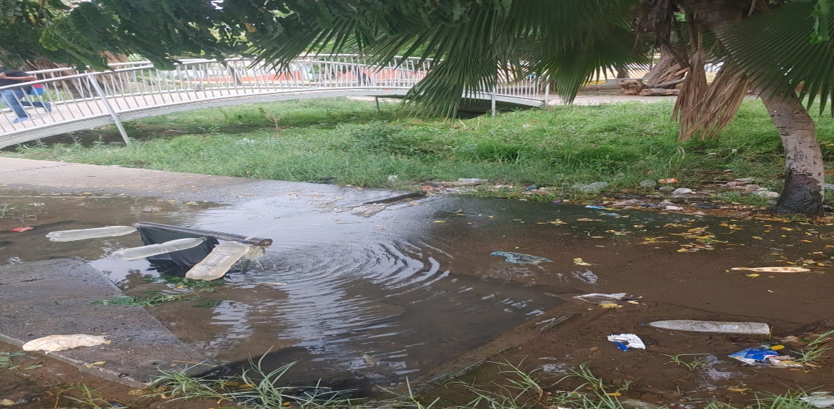 Sigue el problema de botes de agua en Maracaibo