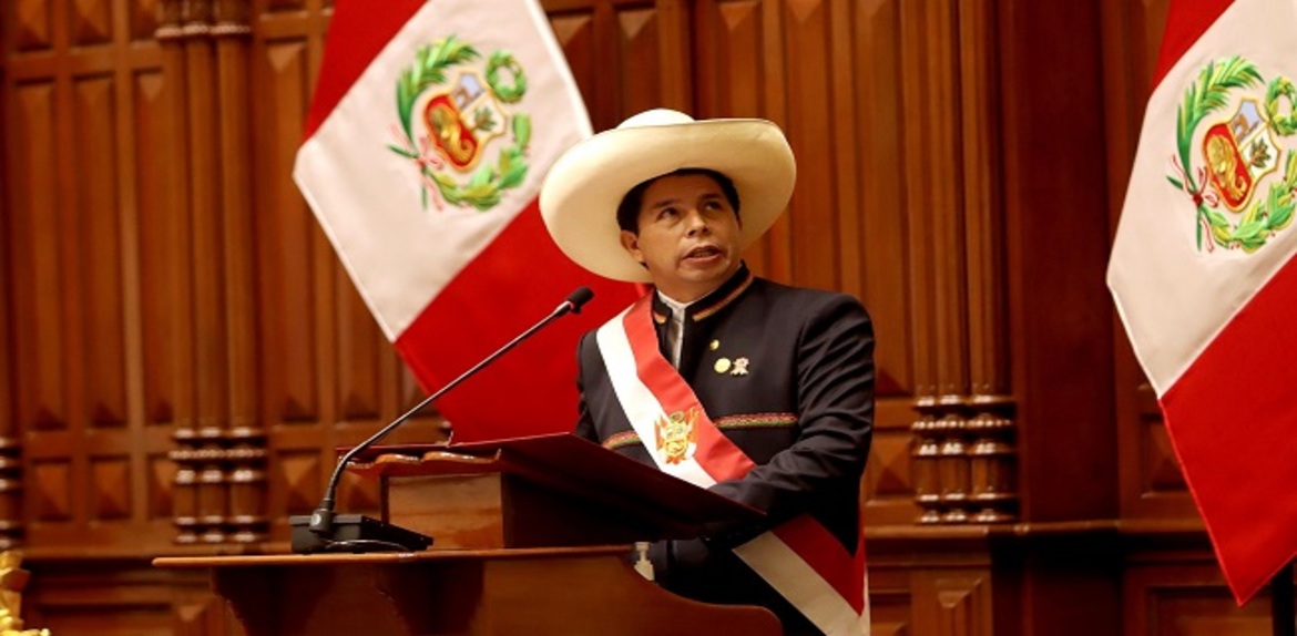 Congreso peruano negó a Pedro Castillo permiso para ir a toma de posesión de Petro.