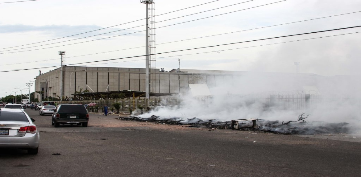 Encuesta: Casi el 20% de los venezolanos quema la basura