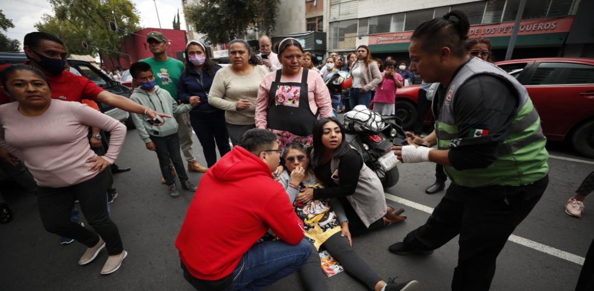 Fuerte sismo de magnitud 7,6 sacude México en el aniversario de devastadores terremotos