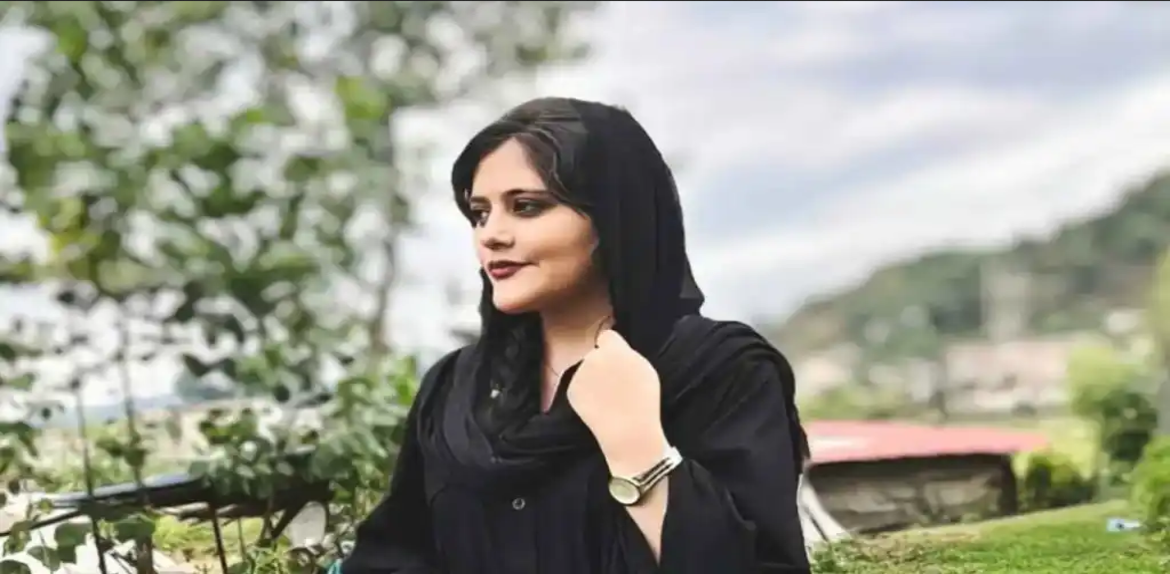 Falleció mujer Iraní arrestada por no usar correctamente el velo obligatorio