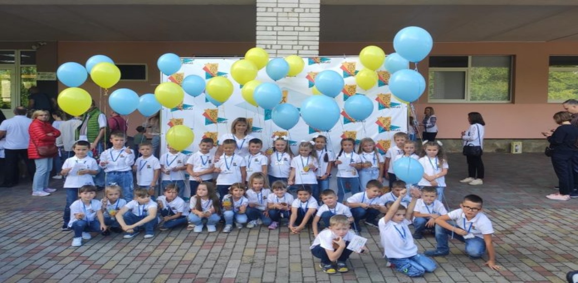 Millones de estudiantes ucranianos vuelven a clases en medio de la guerra