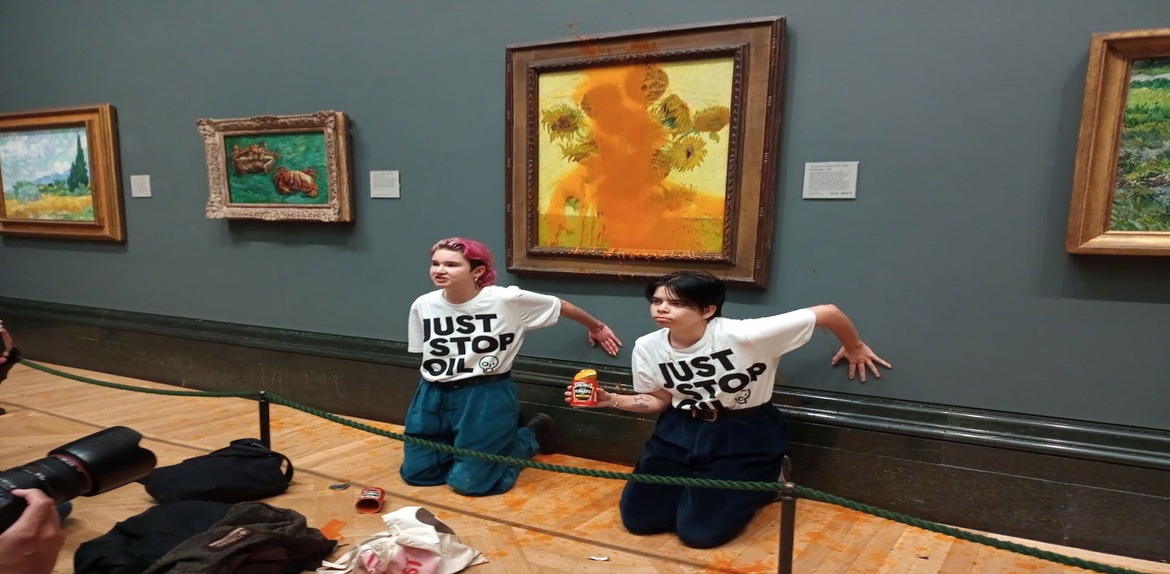 Activistas de “Just Stop”,  lanzan latas con sopa contra cuadro de Van Gogh en Londres