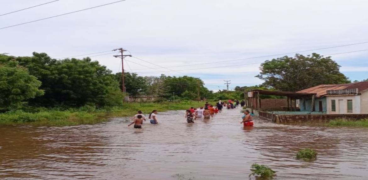 Atendieron emergencias por lluvias en el municipio Miranda en el Zulia