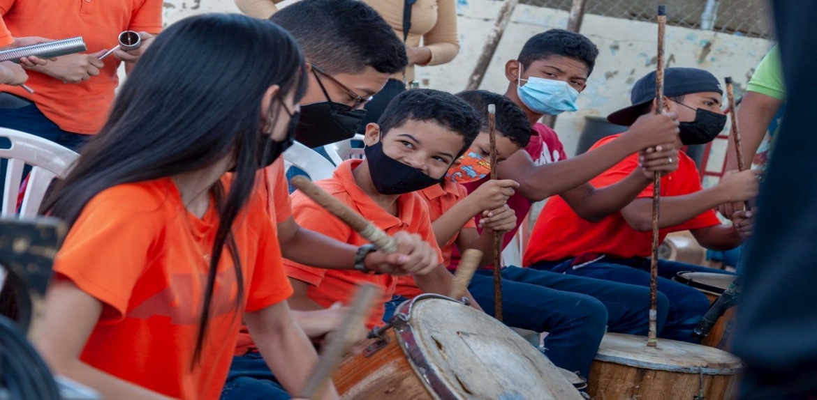 «Neguito» Borjas ensayó con los niños que están participando para el Guinness World Records 2022