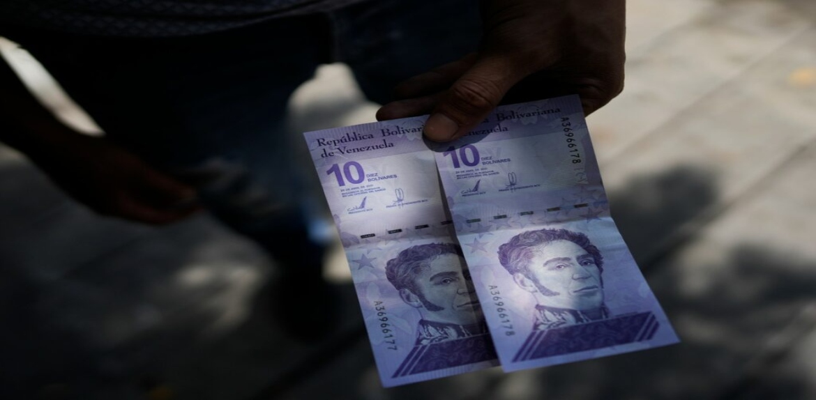 Alertan sobre circulación de billetes falsos de diez bolívares