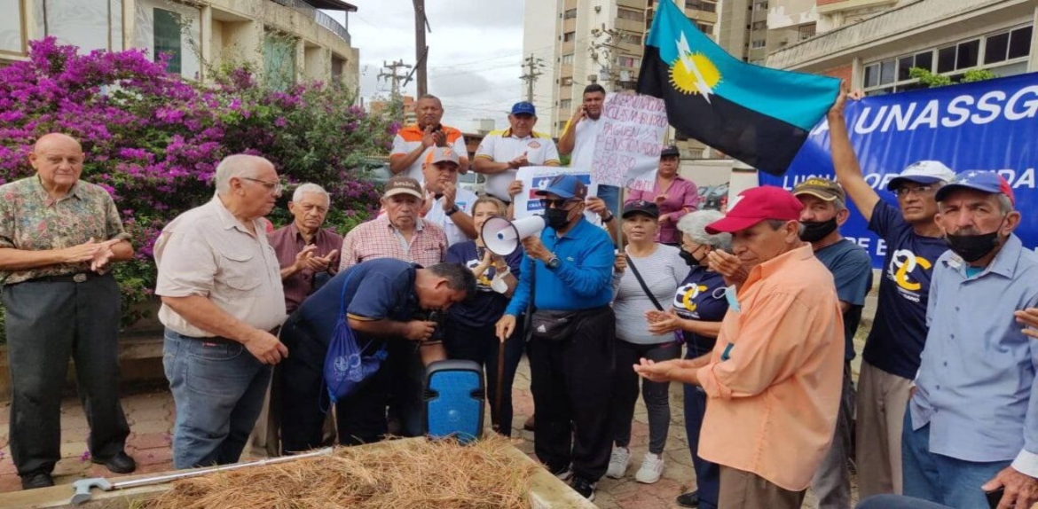 Jubilados protestaron este miércoles en Maracaibo para exigir pago completo de aguinaldos