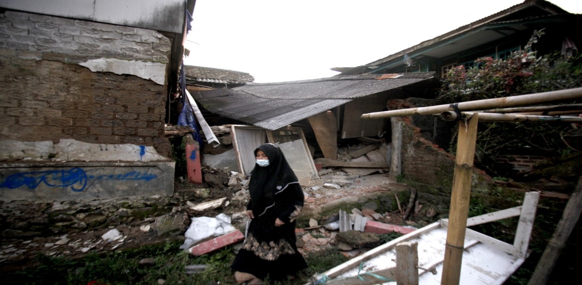 Sube a 56 la cifra de fallecidos tras el terremoto en Indonesia