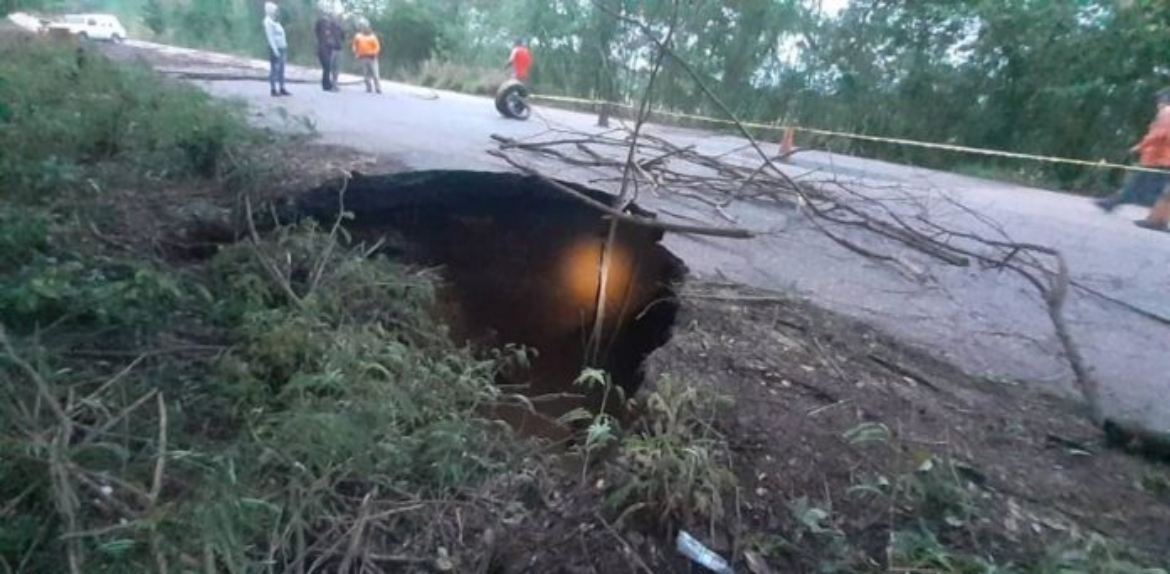 Colapso en la vía Lara-Zulia sector Las Pavas del municipio Lagunillas