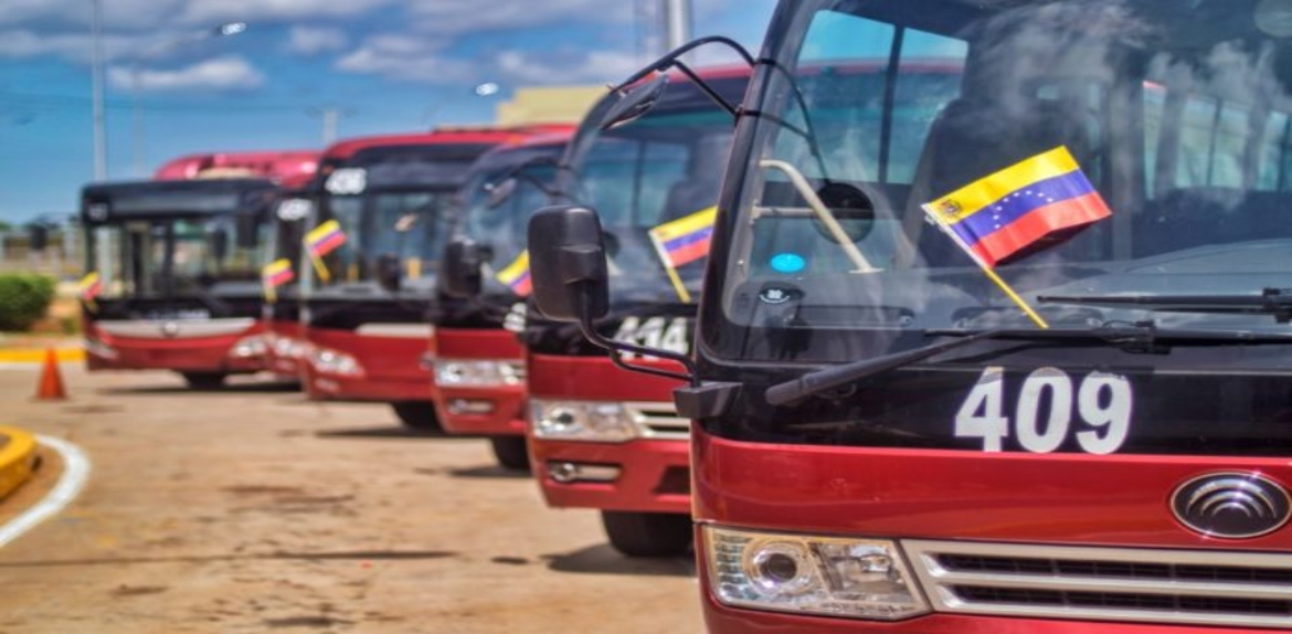 Con 48 metrobuses nuevos reactivan rutas de transporte en Maracaibo