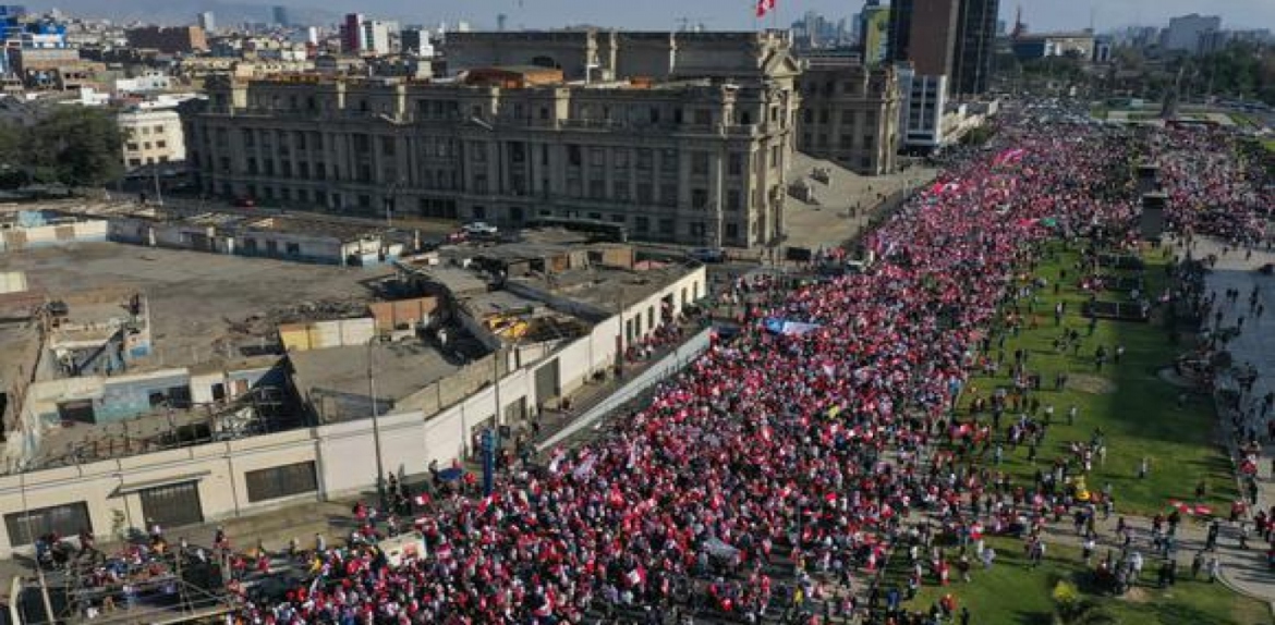 Perú realizó multitudinaria marcha contra Pedro Castillo