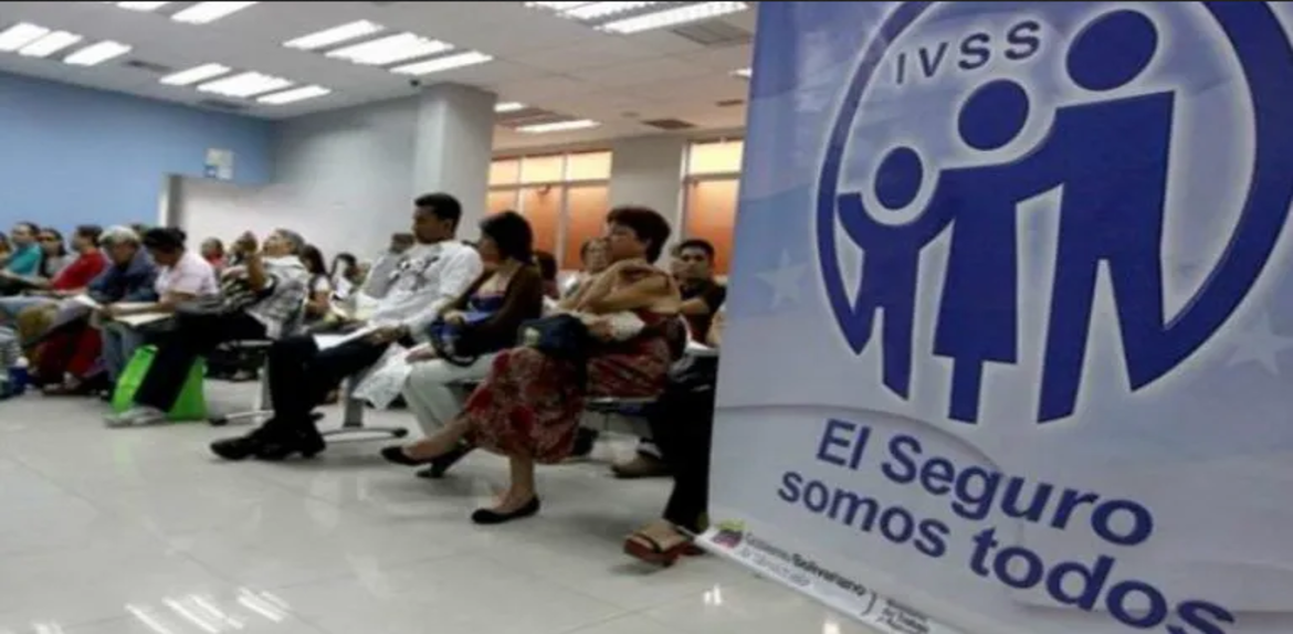 Pensionados del IVSS esperan por su pago de diciembre y segundo mes de aguinaldo