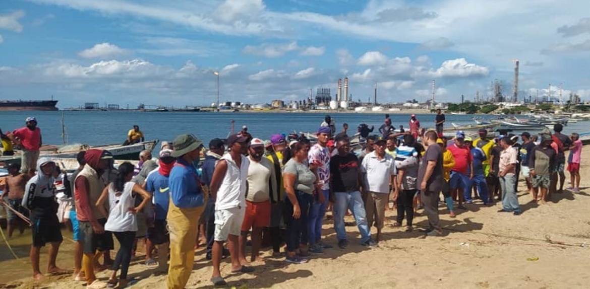 Pescadores de Paraguaná protestan por derrames de crudo y gas en el golfete de Coro