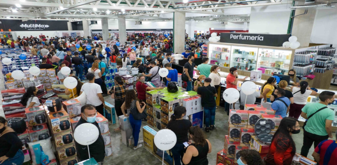 Compradores abarrotan centros comerciales y comercios en Maracaibo durante el Black Friday