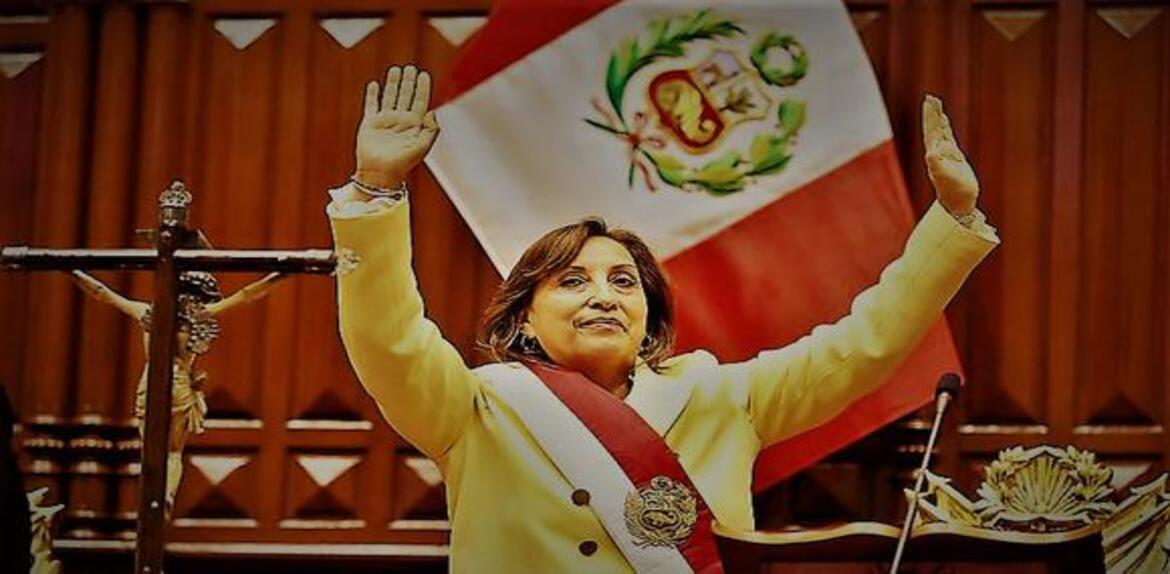 Dina Boluarte es juramentada “sucesora constitucional del Perú” tras la salida de Castillo del poder