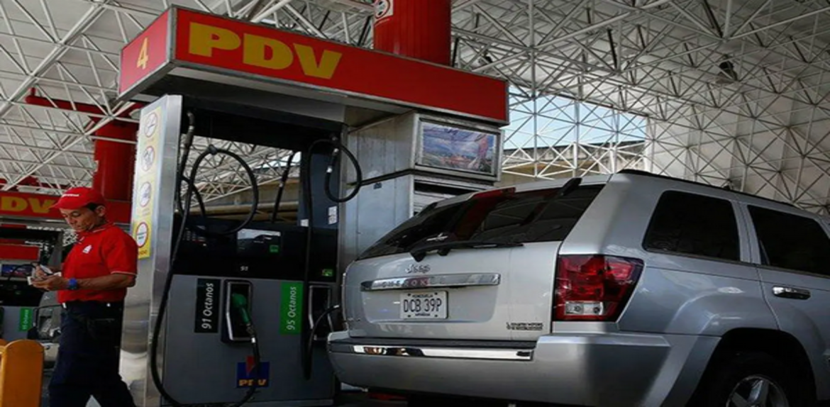 Colas nerviosas para surtir gasolina se registran en Venezuela
