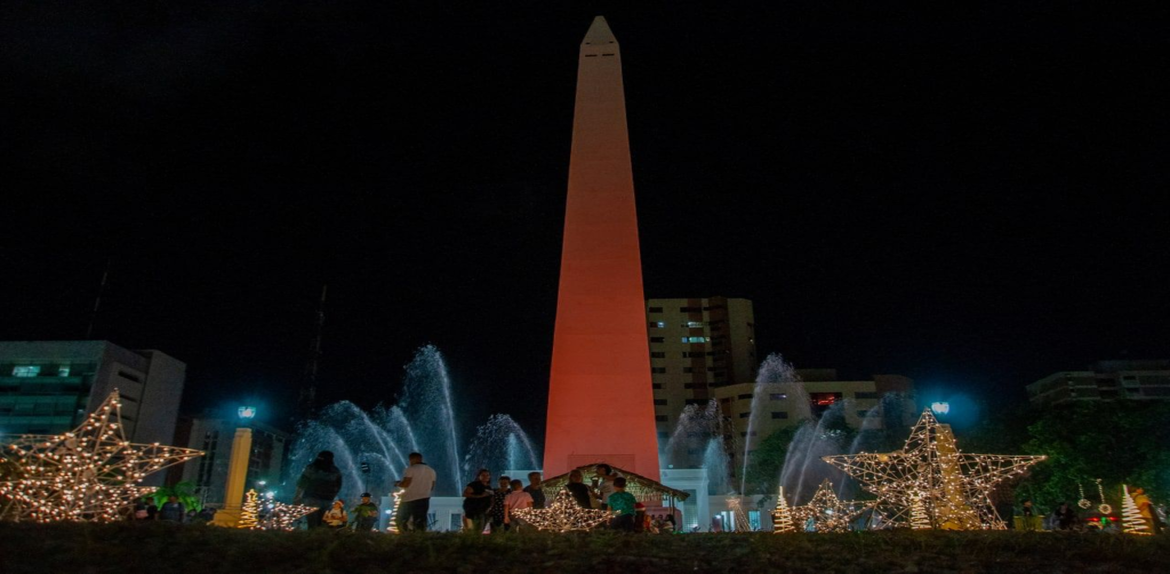 Plaza de la Republica se viste de navidad con una fuente recuperada