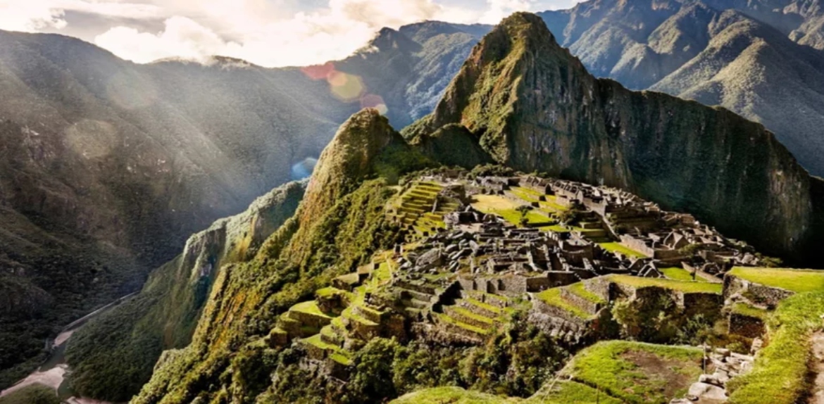 Cierran Machu Picchu por tiempo indefinido ante protestas en Perú