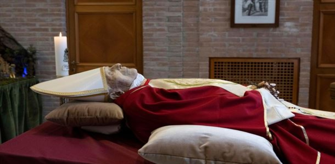 El Vaticano espera a más de 60 000 personas este jueves en el funeral de Benedicto XVI