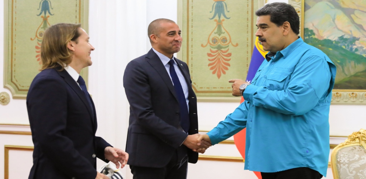 Maduro recibió en Miraflores a los exfutbolistas Míchel Salgado y David Trezeguet