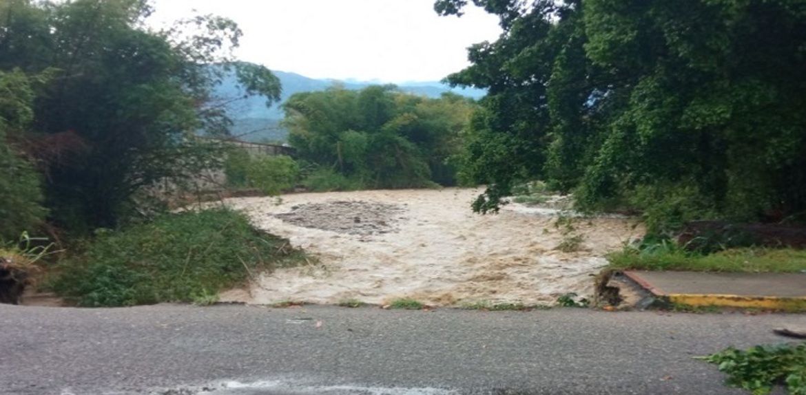Crecida del Rio Torondoy en el Sur del Lago, amenaza con causar estragos