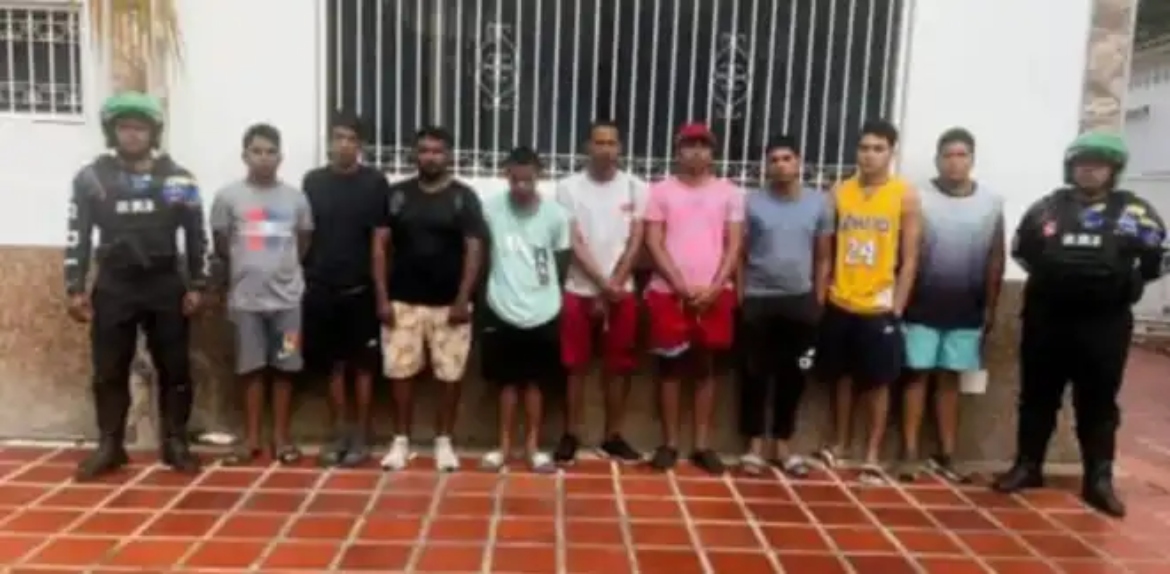Presos nueve sujetos por mojar a una oficial de la PNB en Carnaval