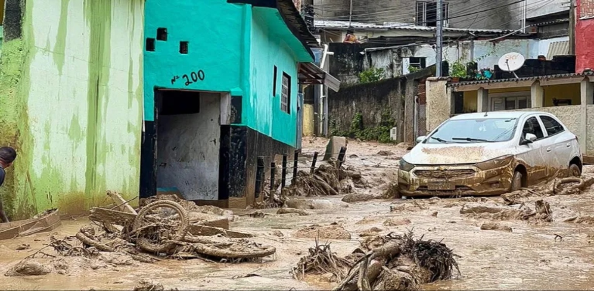 Brasil: Las históricas lluvias dejan 40 muertos en el litoral de San Pablo y decenas de personas siguen desaparecidas