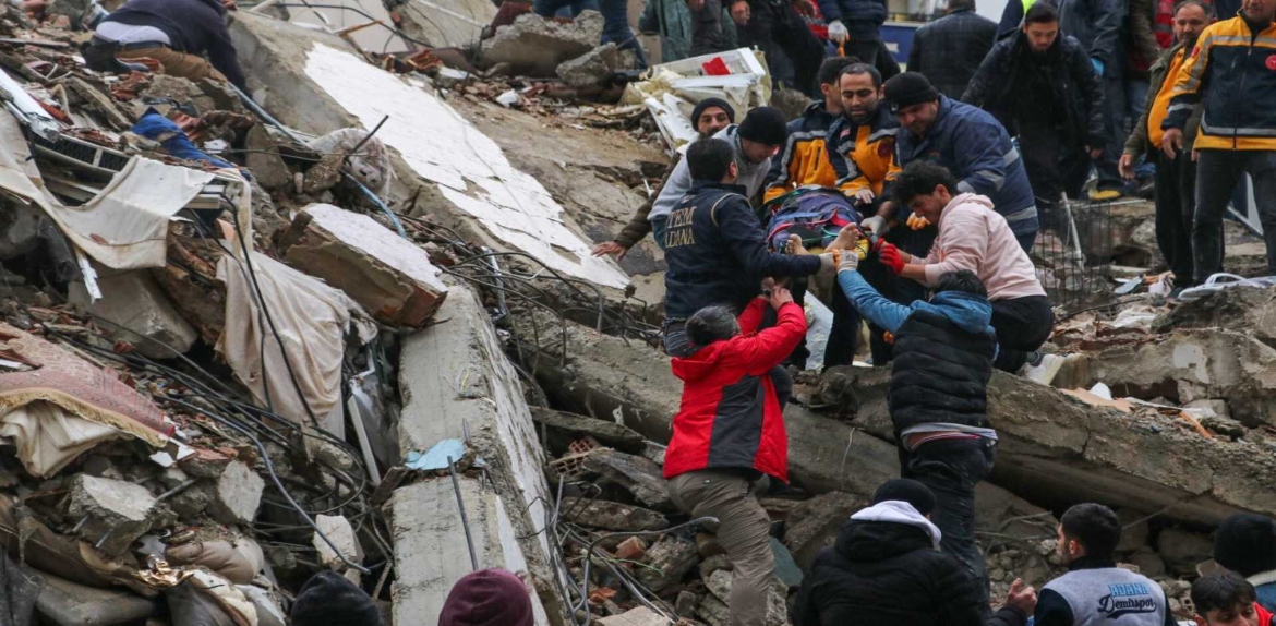 Más de 1.600 muertos en Turquía y Siria tras un terremoto de magnitud 7,8