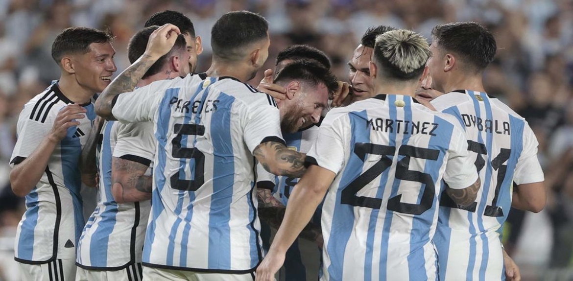 Argentina derrota 2-0 a Panamá con el gol 800 de Messi