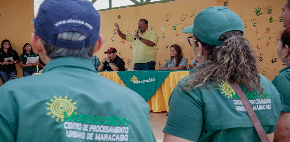 Alcaldía entrega 179 nomenclaturas a vecinos del Complejo Habitacional Ciudad de Maracaibo
