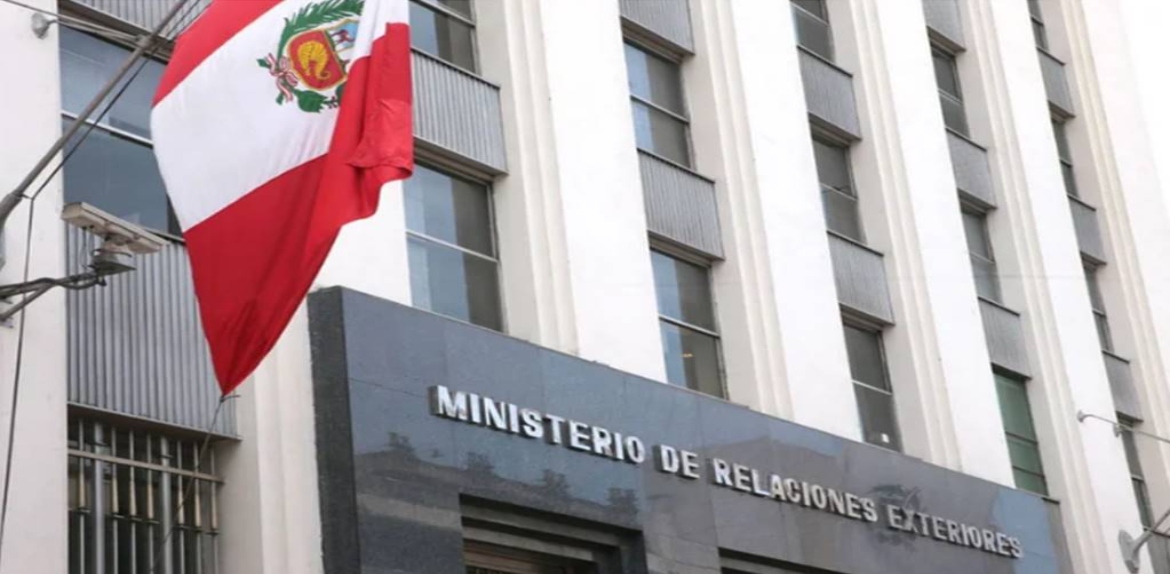 Perú retira definitivamente al embajador en Bogotá por «injerencias» de Petro