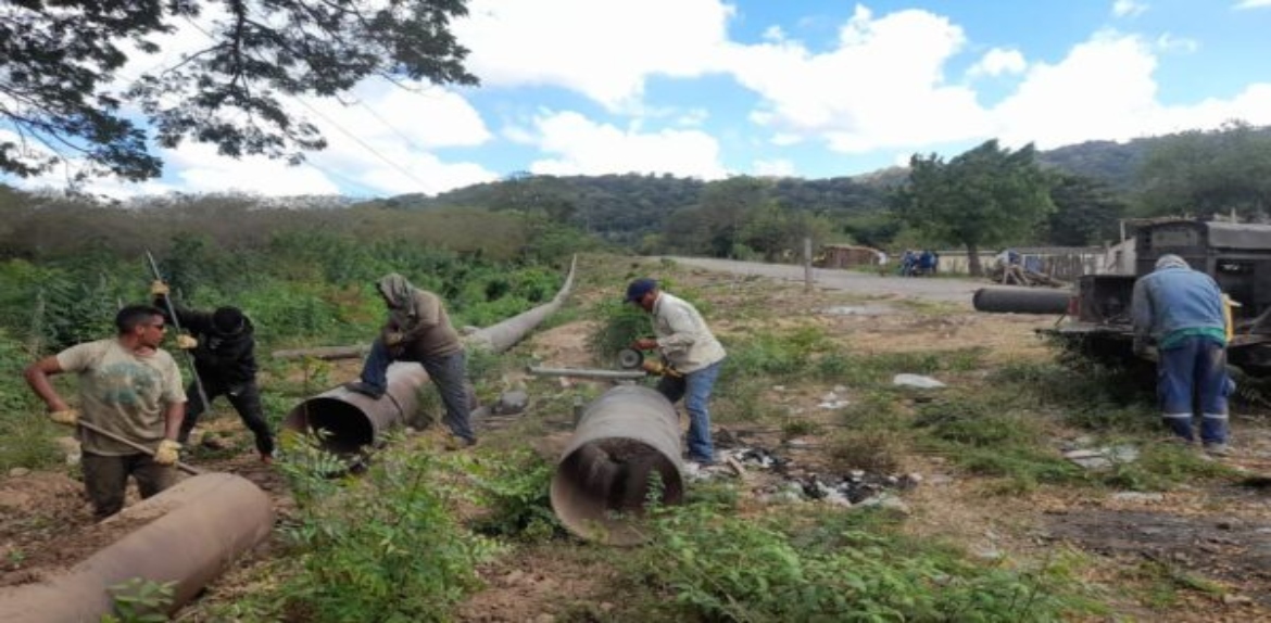 Hidrolago repara tuberías para mejorar servicio de agua en Zulia