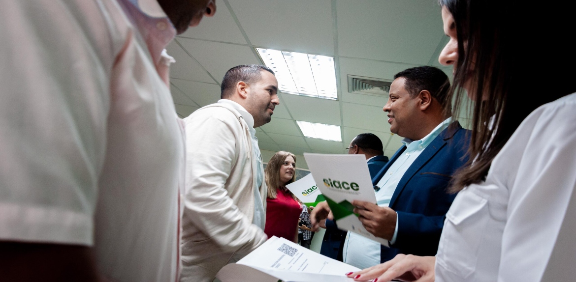 Alcaldía entrega 75 Licencias de Actividades Económicas a emprendedores de Maracaibo