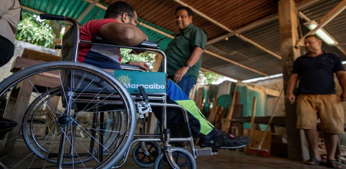 Con entrega de más de 30 sillas, Alcaldía de Maracaibo arranca programa Sueños sobre ruedas
