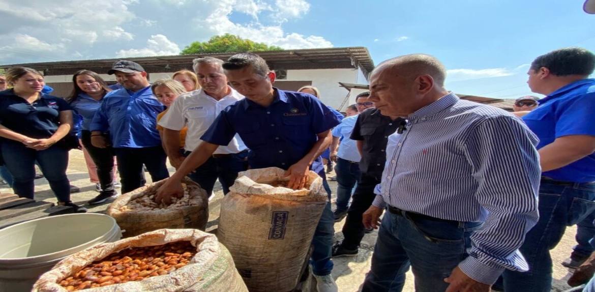 Manuel Rosales: “Apoyaremos a los productores y empresarios para establecer la Ruta del Cacao”